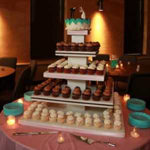cupcake-towers-customer-cupcake-tower-wedding-display